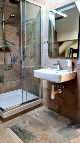 淋浴, Apartmán 17, Vysoké Tatry, Dolný Smokovec (Apartman 17, Vysoke Tatry, Dolny Smokovec) in 维索克塔特雷