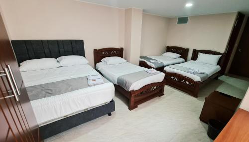 3 twin beds