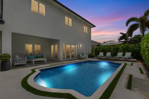 Incredible house in miami+5 bedroom+heated pool+16 in Country Walk