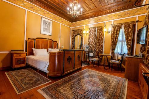 Double Ancient Room image 2