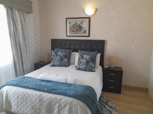Deluxe Double Room image 3