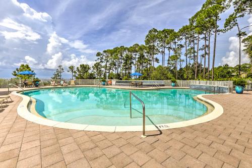 Breezy Home w/ Grills, Pool & Beach Access! in Carrabelle