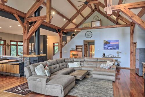Spacious Riverfront Escape with Private Hot Tub, Eagle River (fotografie 6)