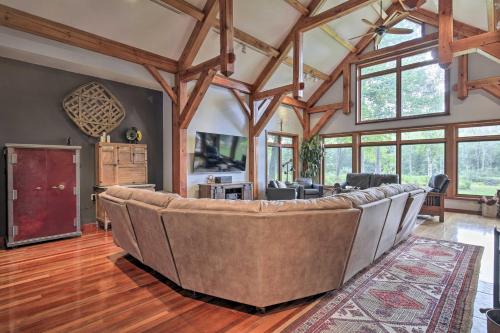 Spacious Riverfront Escape with Private Hot Tub, Eagle River (fotografie 5)