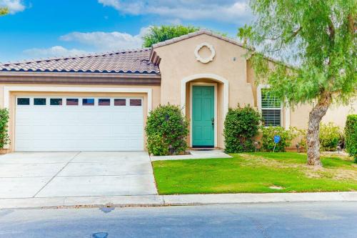 Cheerful and Luxurious 3 bedroom with pool Indian Palms Home