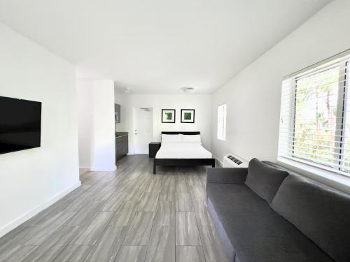 Beach Gardens Room Type - Deluxe Queen Studio 