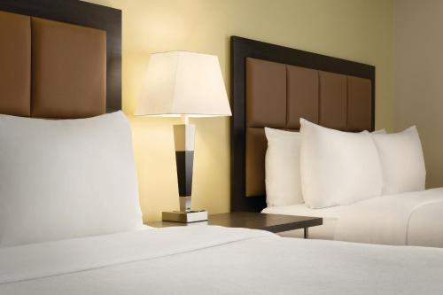 Country Inn & Suites by Radisson, Ft. Atkinson, WI