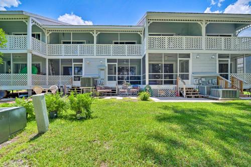 Old Florida Setting with Kayaks and Fishing Poles in Inverness (Florida)