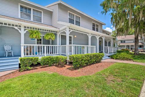 Old Florida Setting with Kayaks and Fishing Poles in Inverness (Florida)