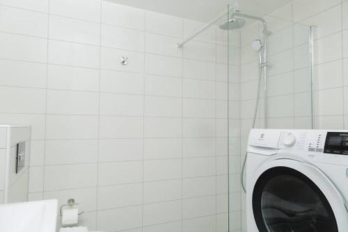 화장실, SK67 Stylish and Full Equipped loft with free parking in 리딘고