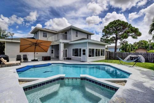 5 BR Mansion with Pool and non-heated Jacuzzi Games in Boynton Beach