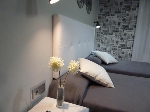 Hostal Lauria Room Type - Twin Room
