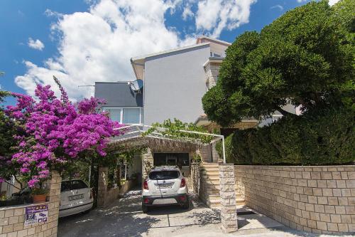  Apartments with a parking space Makarska - 512 in Makarska