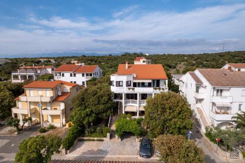 Apartments with a parking space Mandre Pag - 522 - image 3
