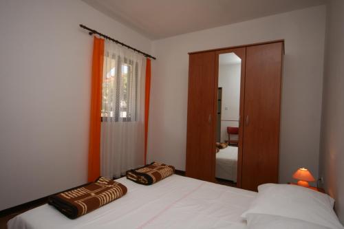 One-Bedroom Apartment with Terrace image 8