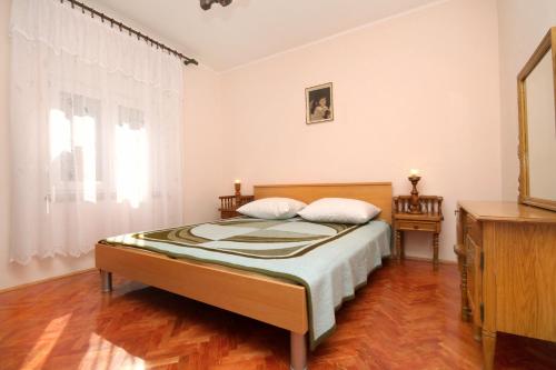 Three-Bedroom Apartment with Terrace and Sea View image 8