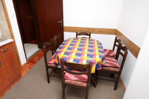 Three-Bedroom Apartment with Terrace and Sea View image 4