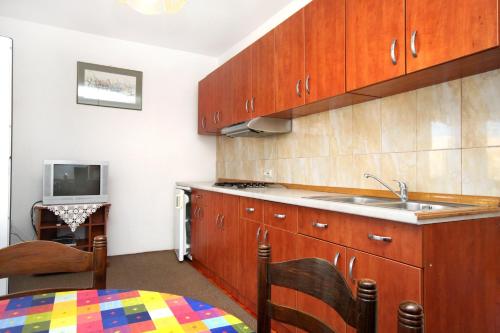 Three-Bedroom Apartment with Terrace and Sea View image 5