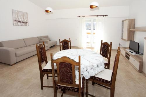 Apartments by the sea Pag - 529 - image 2