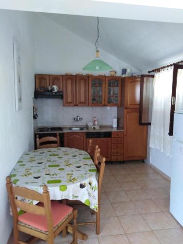 One-Bedroom Apartment with Terrace and Sea View image 5