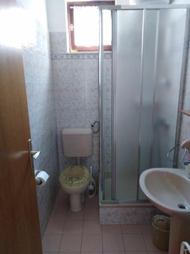 One-Bedroom Apartment with Terrace and Sea View image 4