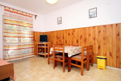 Two-Bedroom Apartment with Terrace and Sea View image 4