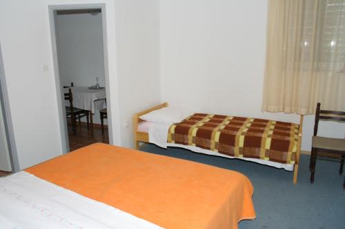 One-Bedroom Apartment image 4