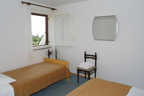 One-Bedroom Apartment image 4