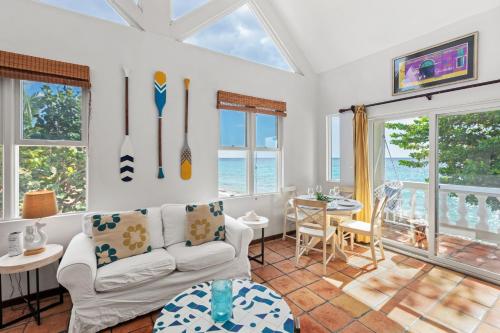 Tres Sirenas Beach Inn