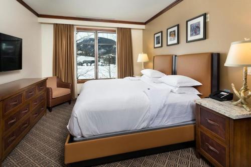 The Ritz-Carlton Aspen Highlands 3 Bedroom Residence Club Condo, Ski-in Ski-out photo