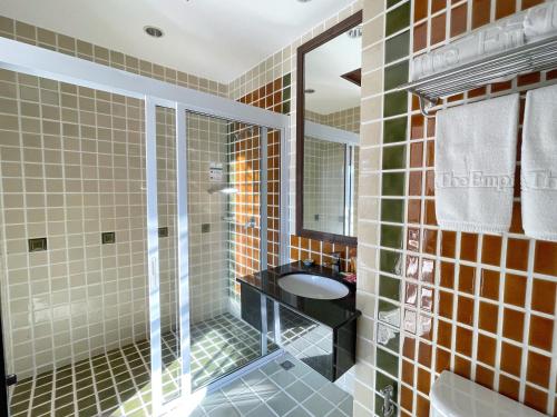 room detail thumbnail 2