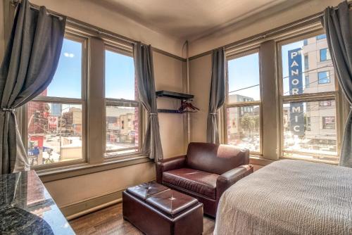 Deluxe Queen Room with City View