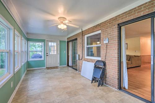 Lakefront Macon Getaway Grill, Pet Friendly! in Macon, USA