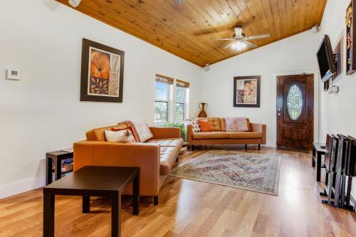 River Rock Cottage in Fredericksburg, USA
