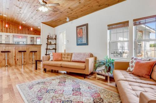 River Rock Cottage in Fredericksburg, USA