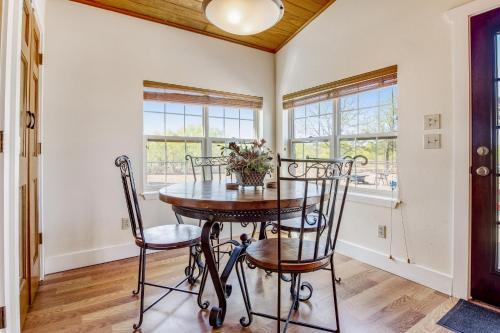 River Rock Cottage in Fredericksburg, USA