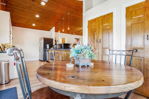 River Rock Cottage in Fredericksburg, USA