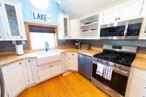 NEW! The Charming Glenn Cottage! Walk to Lake Michigan!