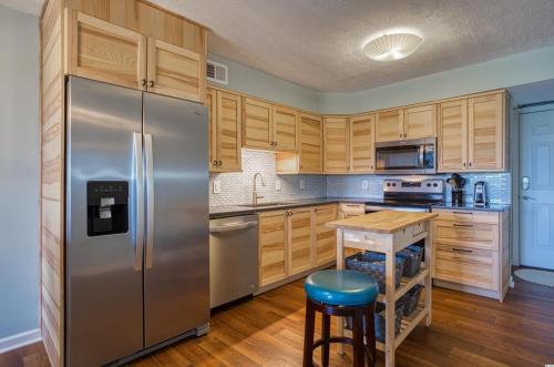 BEAUTIFUL BEACHFRONT-Oceanfront First Floor 2BR 2BA Condo in Cherry Grove, North Myrtle Beach! RENOVATED with a Fully Equipped Kitchen, 3 Separate Beds, Pool, Private Patio & Steps to the Sand! detail