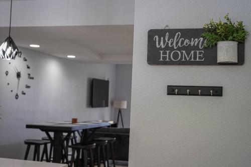 Modern Townhouse with Pool Close to Disney & Silver Spurs Arena in Kissimmee, USA