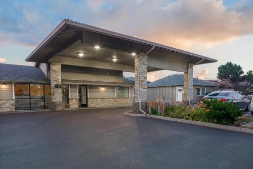 Nordic Oceanfront Inn - image 10