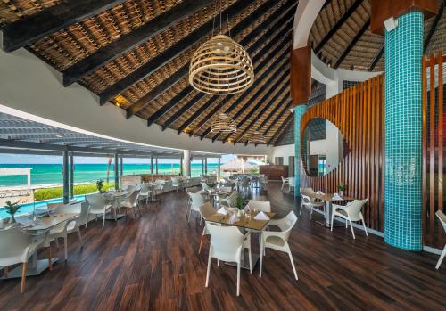 레스토랑, Royalton CHIC Punta Cana, An Autograph Collection All-Inclusive Resort & Casino, Adults Only in 푼타 카나