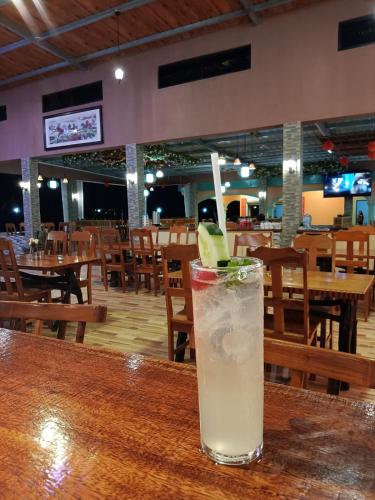 Φαγητό και ποτό, Sunshine View Hotel and Restaurant in Κοροσάλ