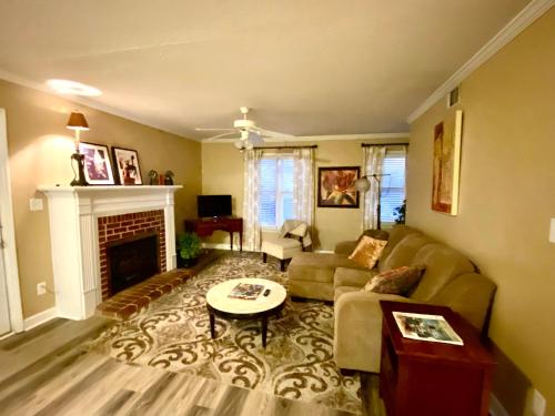 Trendy 2Bed 2 Bath Villa In The Village With King Bed - Apartment - Raleigh