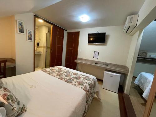1 double bed, 2 twin beds