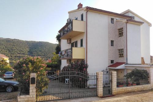  Apartments with a parking space Grebastica, Sibenik - 4866 in Grebaštica