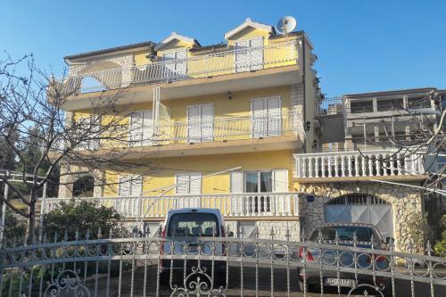  Apartment Grebastica 4882e, Pension in Bašelovići