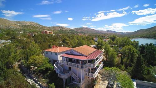  Apartments by the sea Grebastica, Sibenik - 5270 in Grebaštica