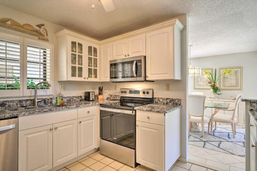 Luxury Sanibel Condo with Ocean View Steps to Beach