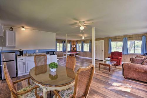 Lakefront Cabin and Guest House Near Granbury Square